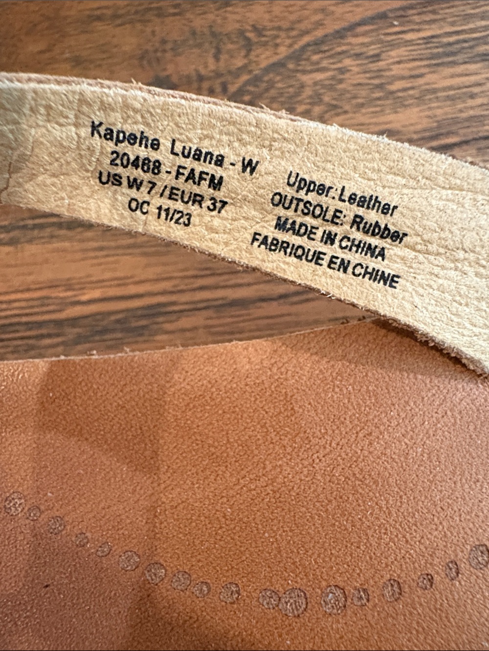OluKai Women's Metallic Gold Leather Thong Sandals - Picture 5 of 5